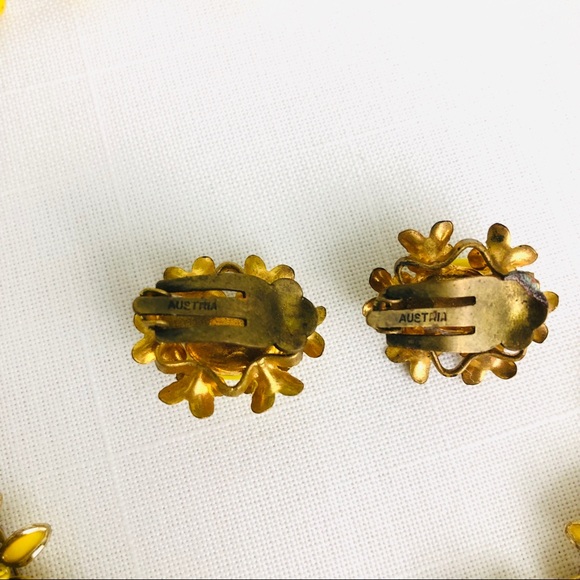 Vintage Austrian Made Necklace and Earrings - Picture 6 of 8